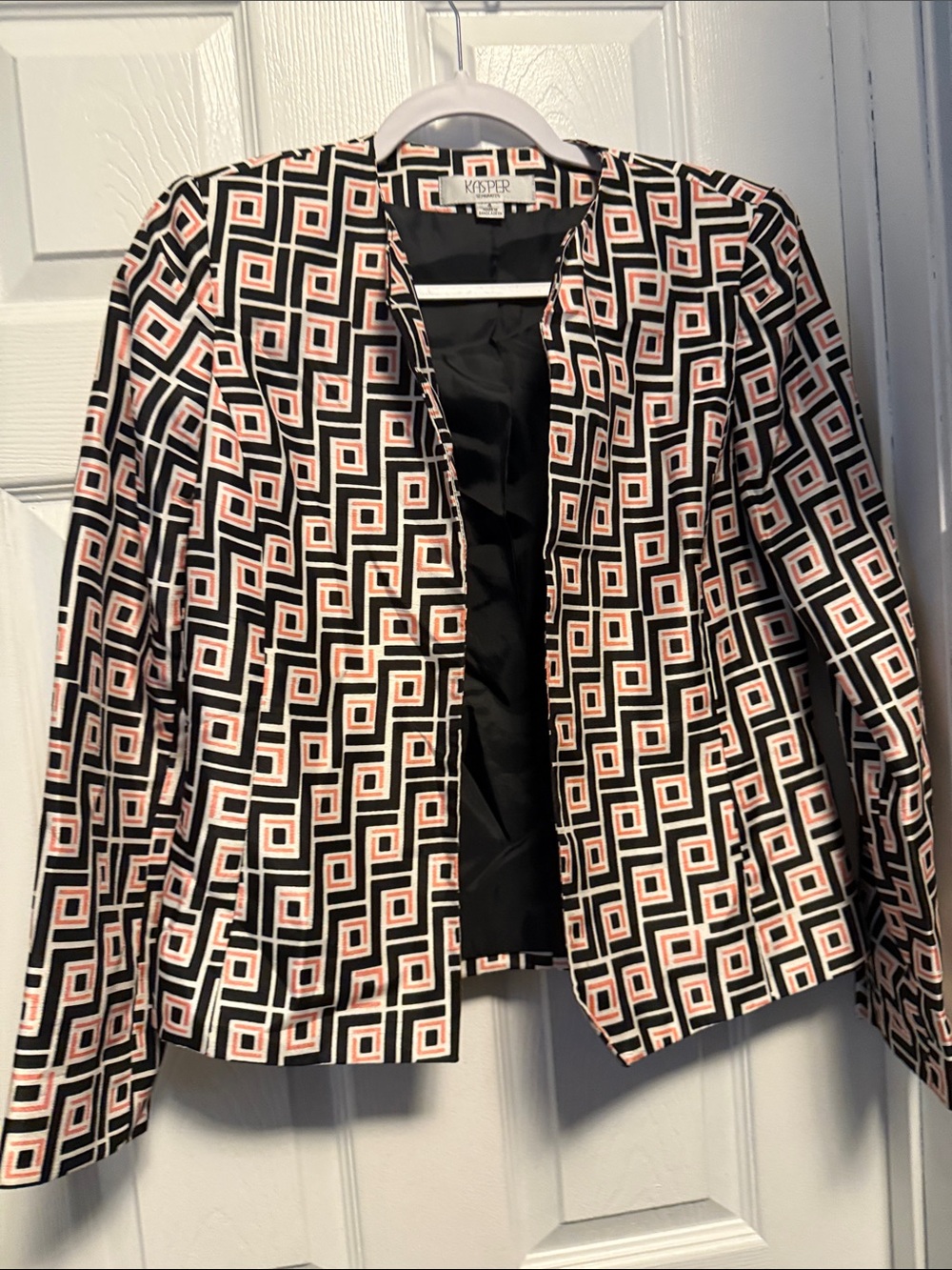 Kasper Black and Pink Geometric Open-Front Blazer